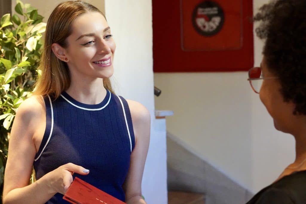 Laura, responsable de eventos en Gonzaba Madrid, atención personalizada para celebraciones y eventos corporativos en Madrid