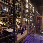 Cava de vinos acristalada de Gonzaba Madrid con más de 400 referencias para maridar eventos privados y corporativos en Barrio de Salamanca