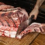 Corte de chuleta de vaca premium en Gonzaba Madrid, carne de ganadería propia para eventos y celebraciones