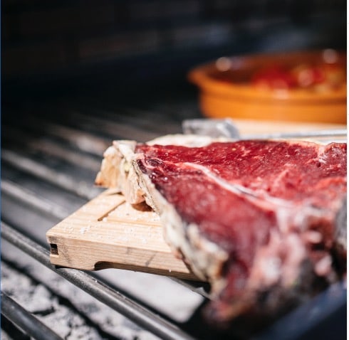 carne y brasa en asador gonzaba , asador referente de carnes gallegas en Galicia y madrid
